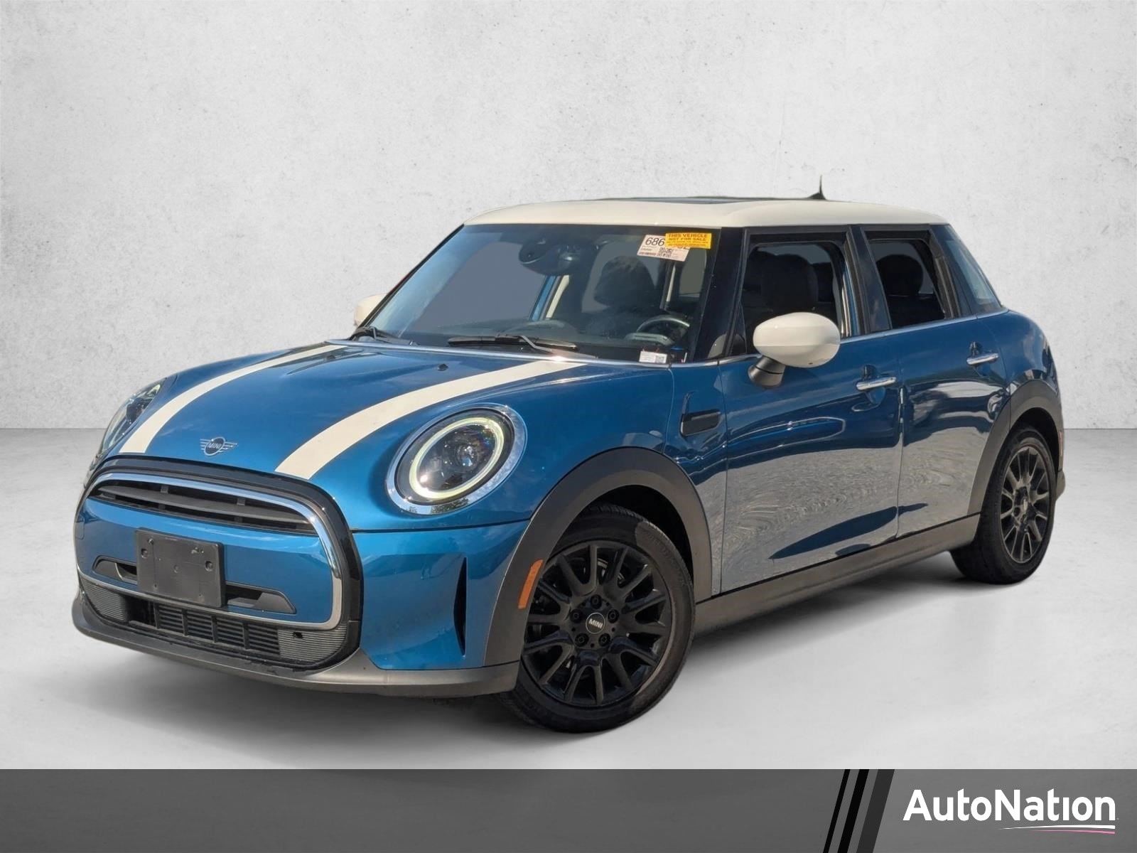 2023 MINI Hardtop Cooper's photo