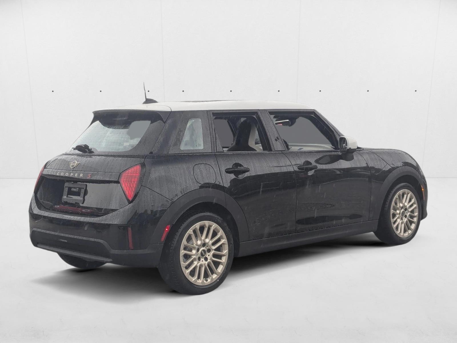 2025 Mini Cooper 4 Door Hardtop S Iconic photo 2