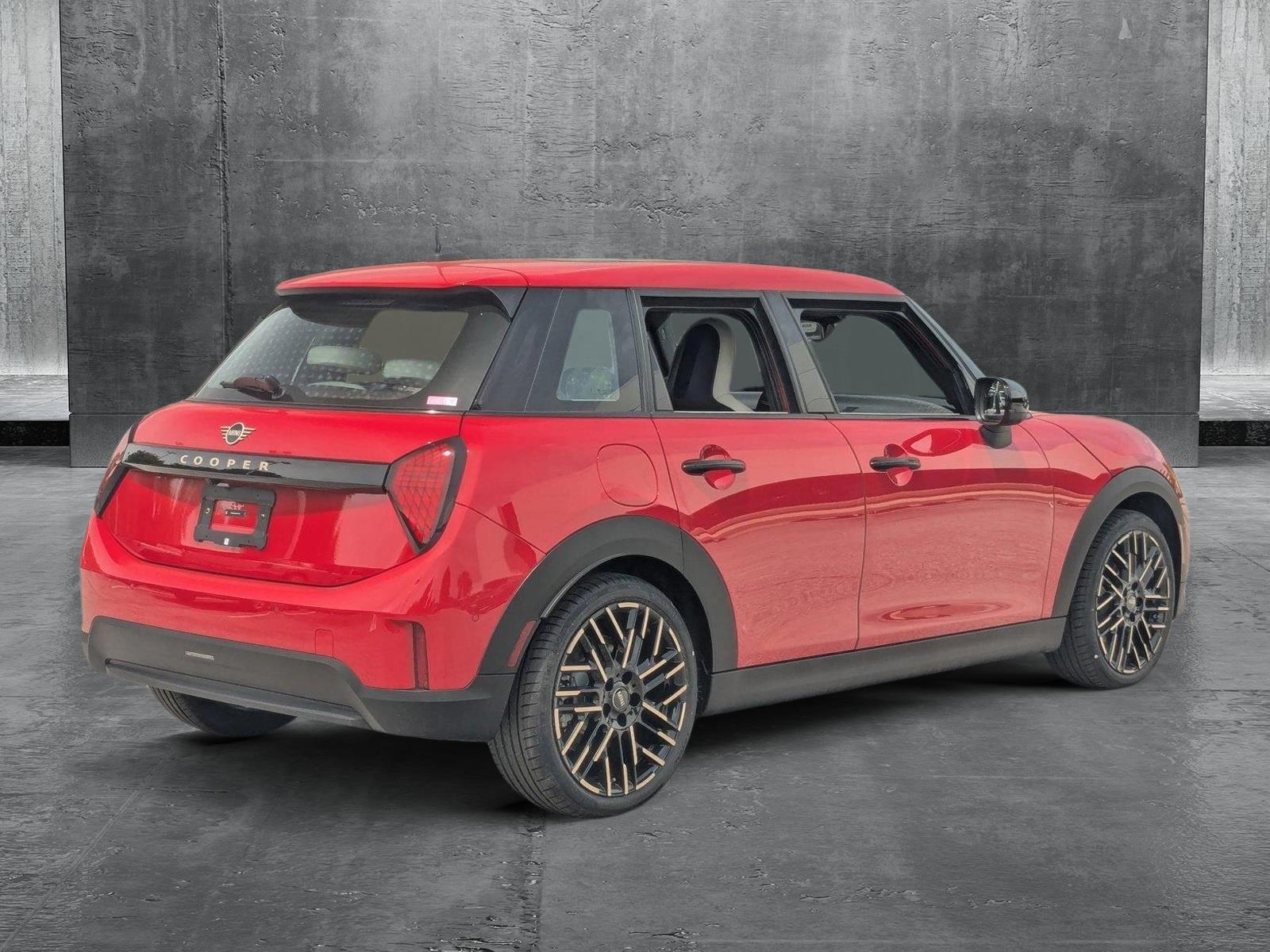 2025 Mini Cooper Hardtop Iconic photo 2