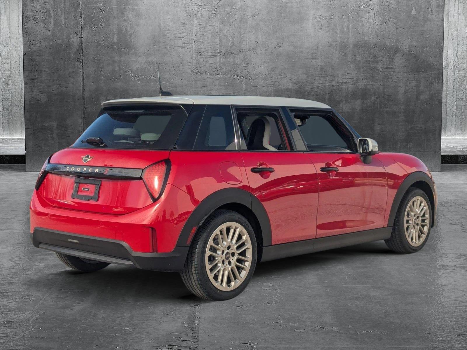 2025 Mini Cooper S Hardtop 4 Door Iconic photo 2