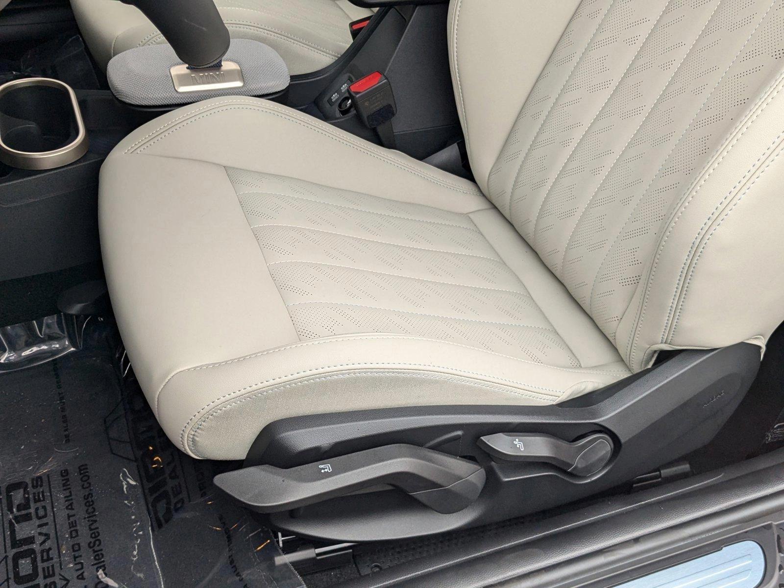 2025 Mini Cooper 2 Door Hardtop Signature photo 3