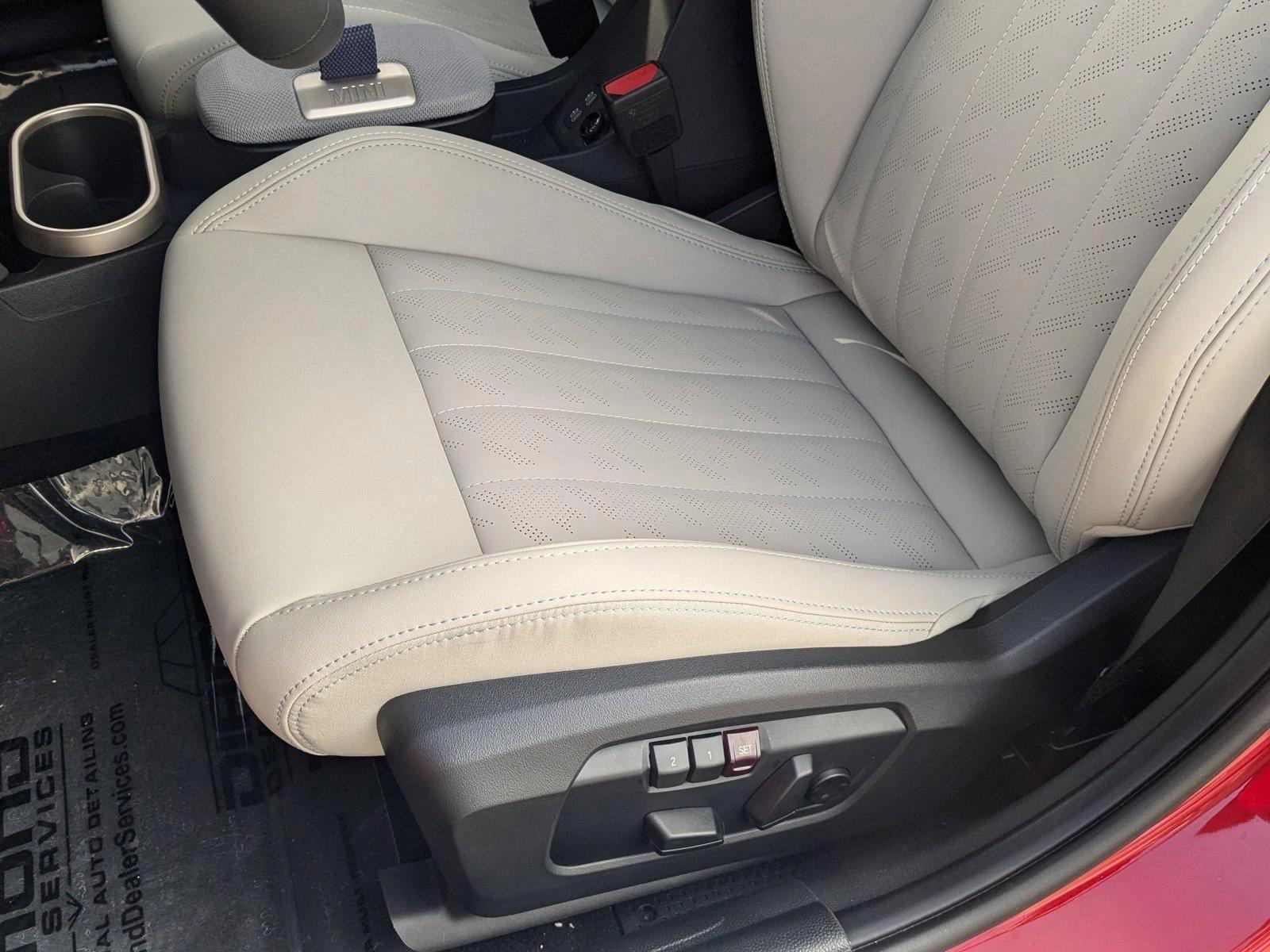 2025 Mini Cooper S Hardtop 4 Door Iconic photo 4