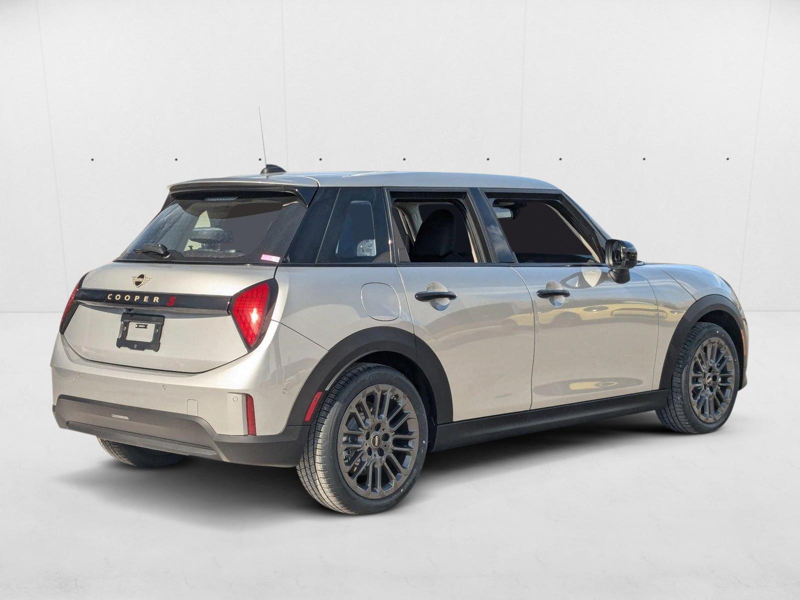 2025 Mini Cooper 4 Door Hardtop S photo 2