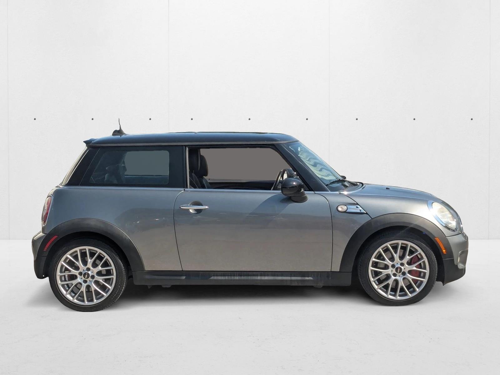 2010 Mini Cooper 2 Door Hardtop photo 4