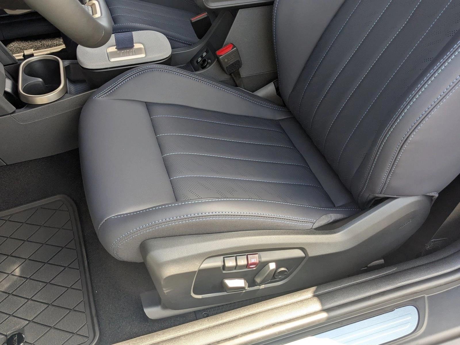 2025 MINI Convertible S - Photo 4