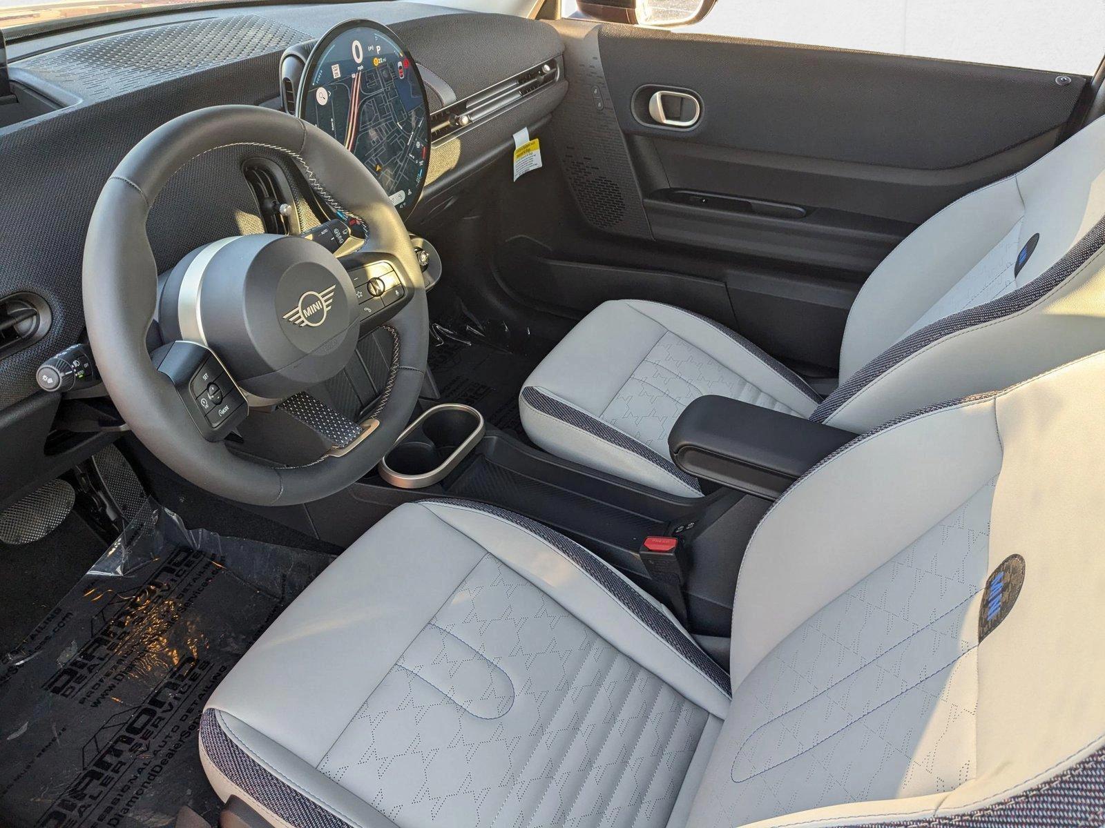 2025 Mini Cooper Hardtop 2 Door Signature photo 3