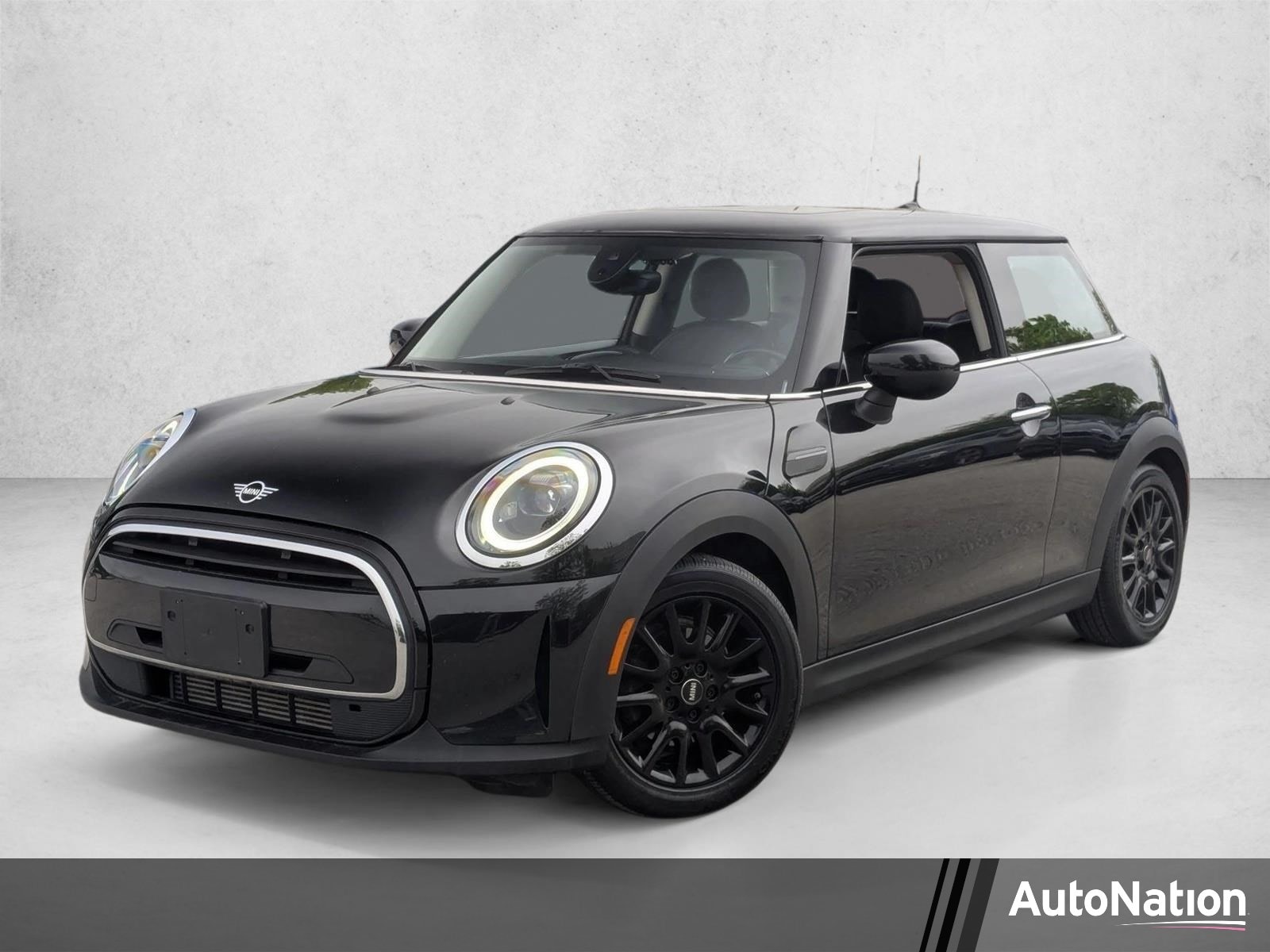 2023 MINI Hardtop Cooper's photo