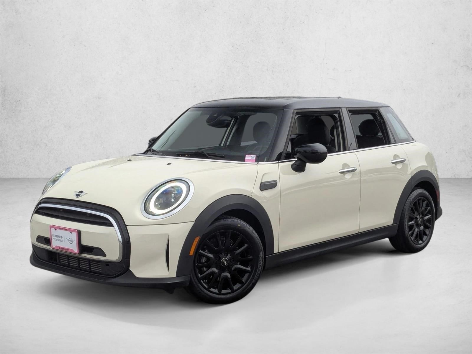2023 MINI Hardtop 4 Door Base's photo