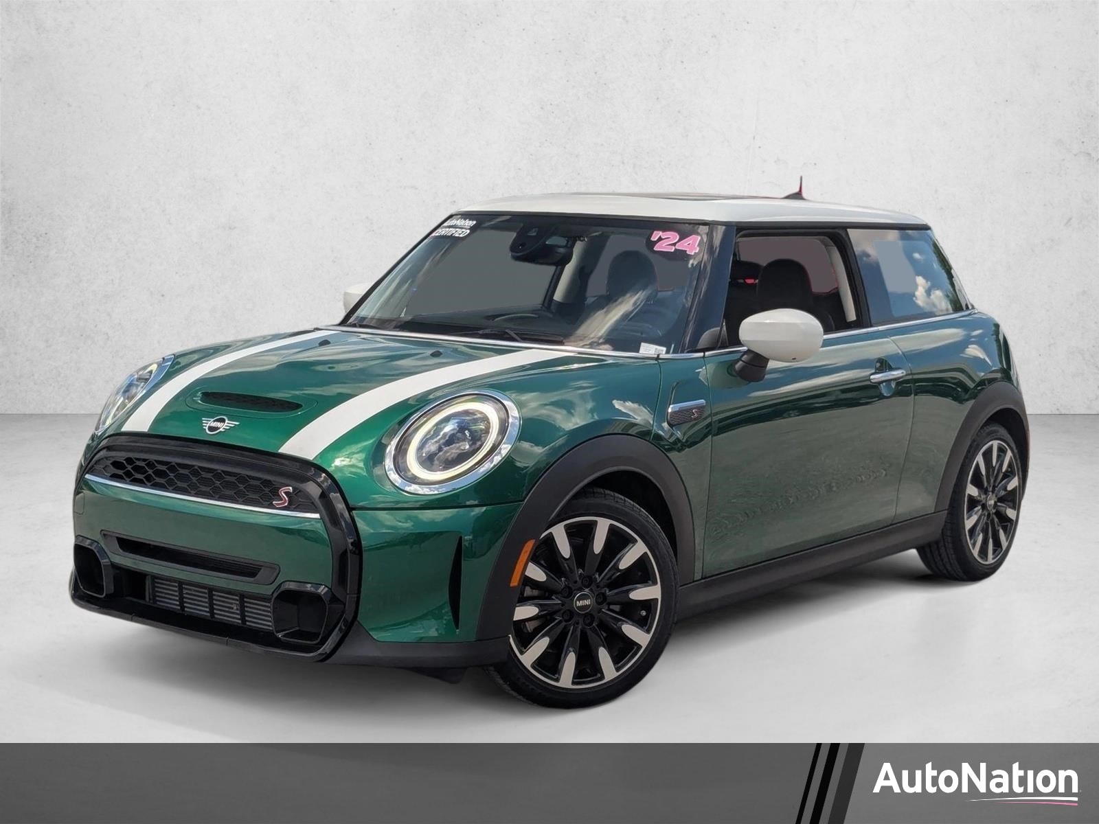 2024 MINI Hardtop Cooper S's photo
