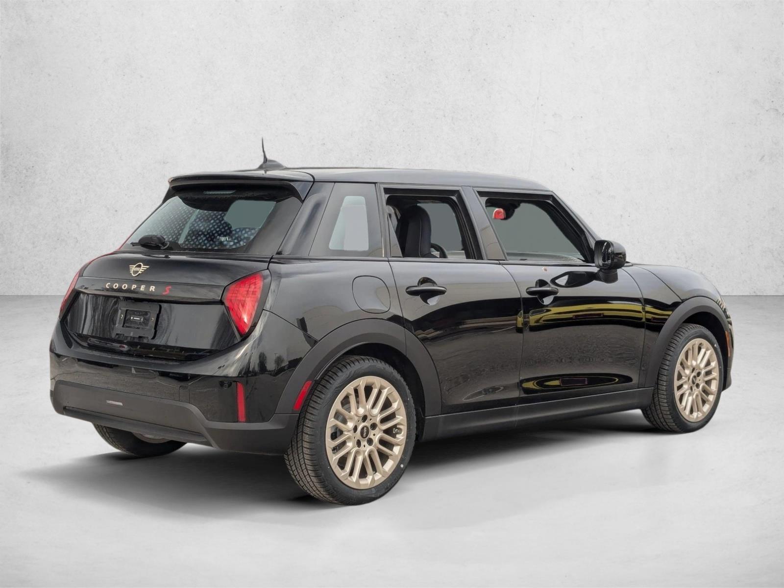 2025 Mini Cooper 4 Door Hardtop S photo 2