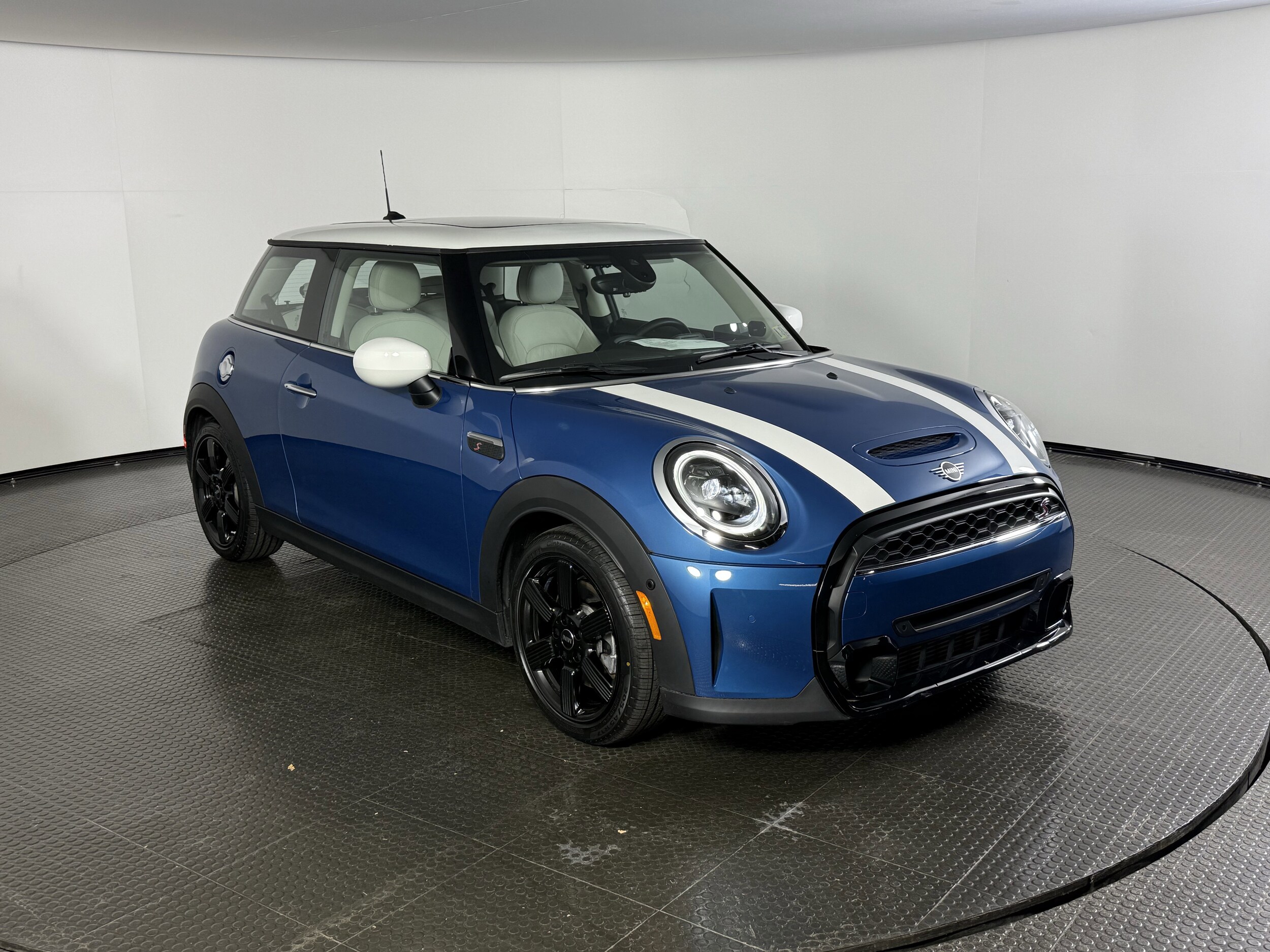 2023 Mini Cooper Hardtop S photo 3