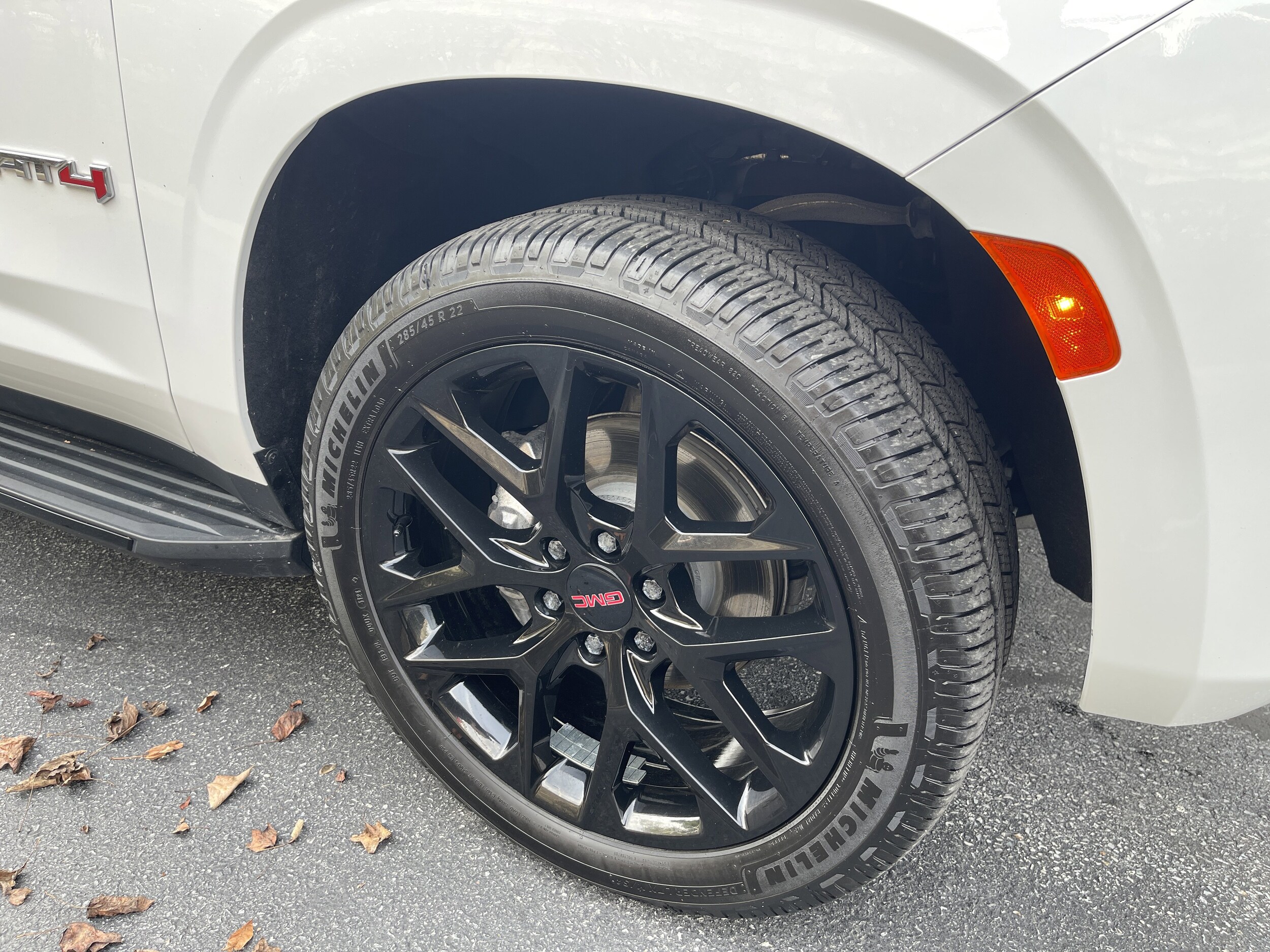 2023 Gmc Yukon AT4 photo 3