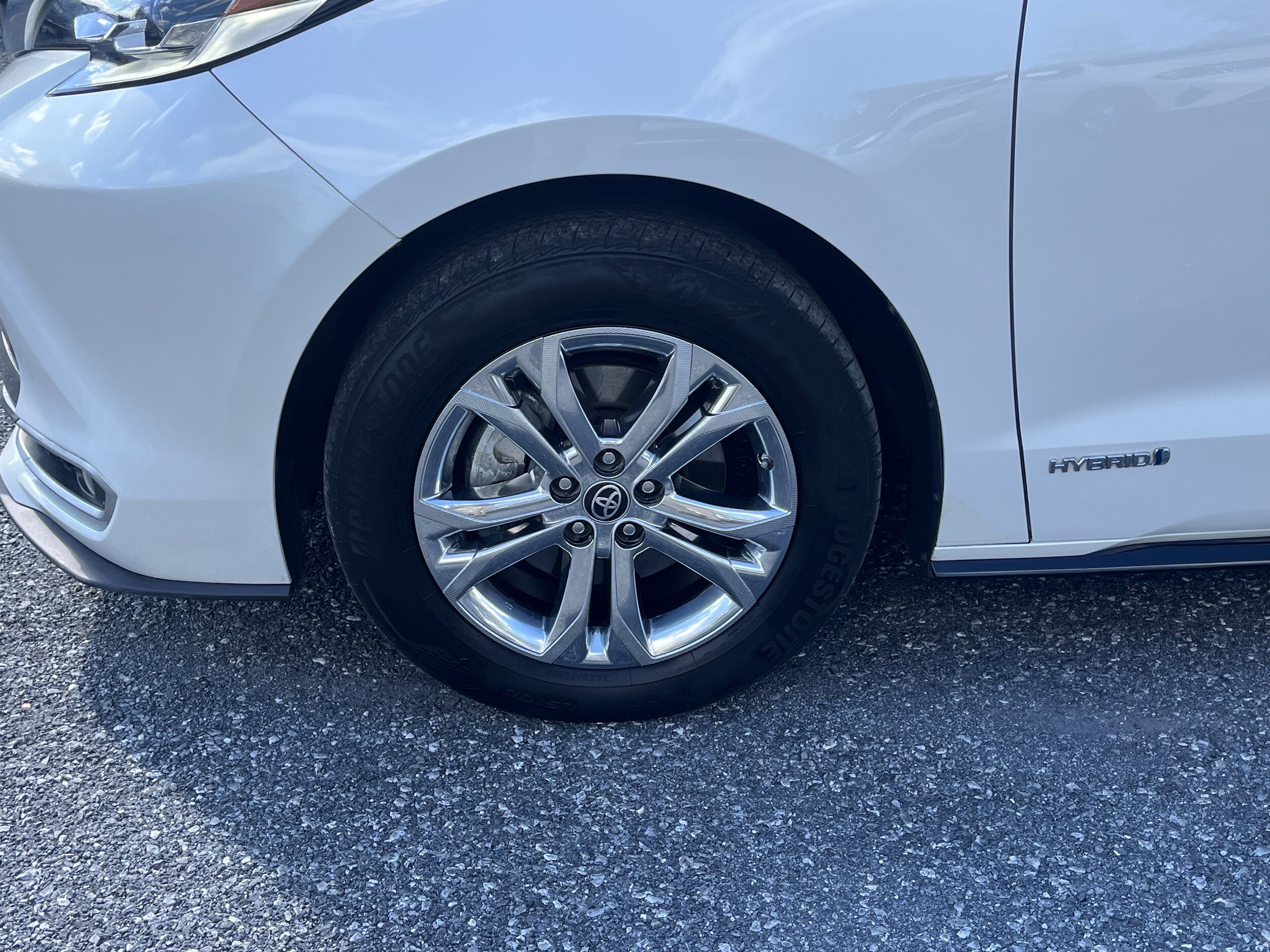 2021 Toyota Sienna Platinum photo 2