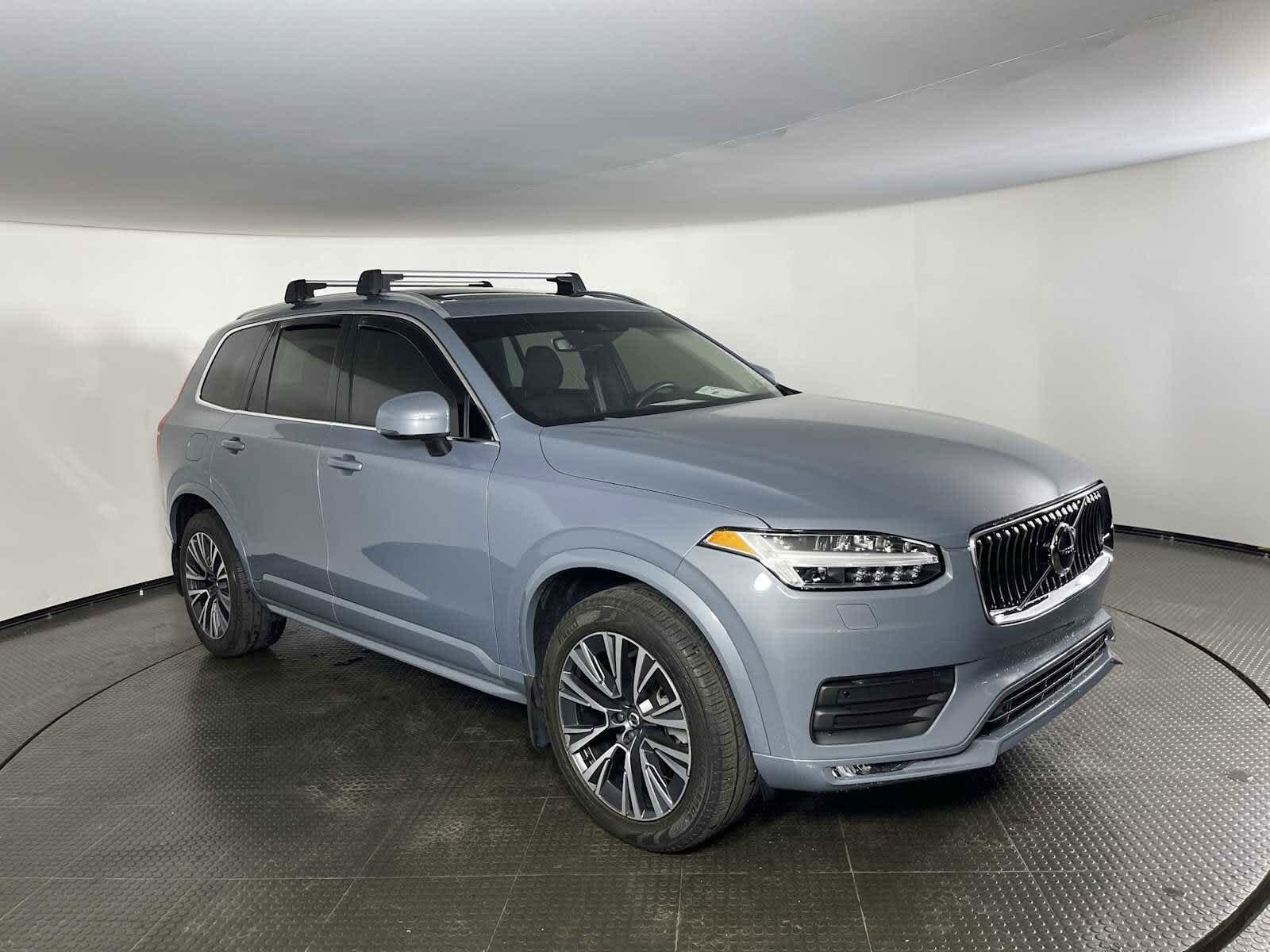 2022 Volvo XC90 T6 AWD Momentum photo 2