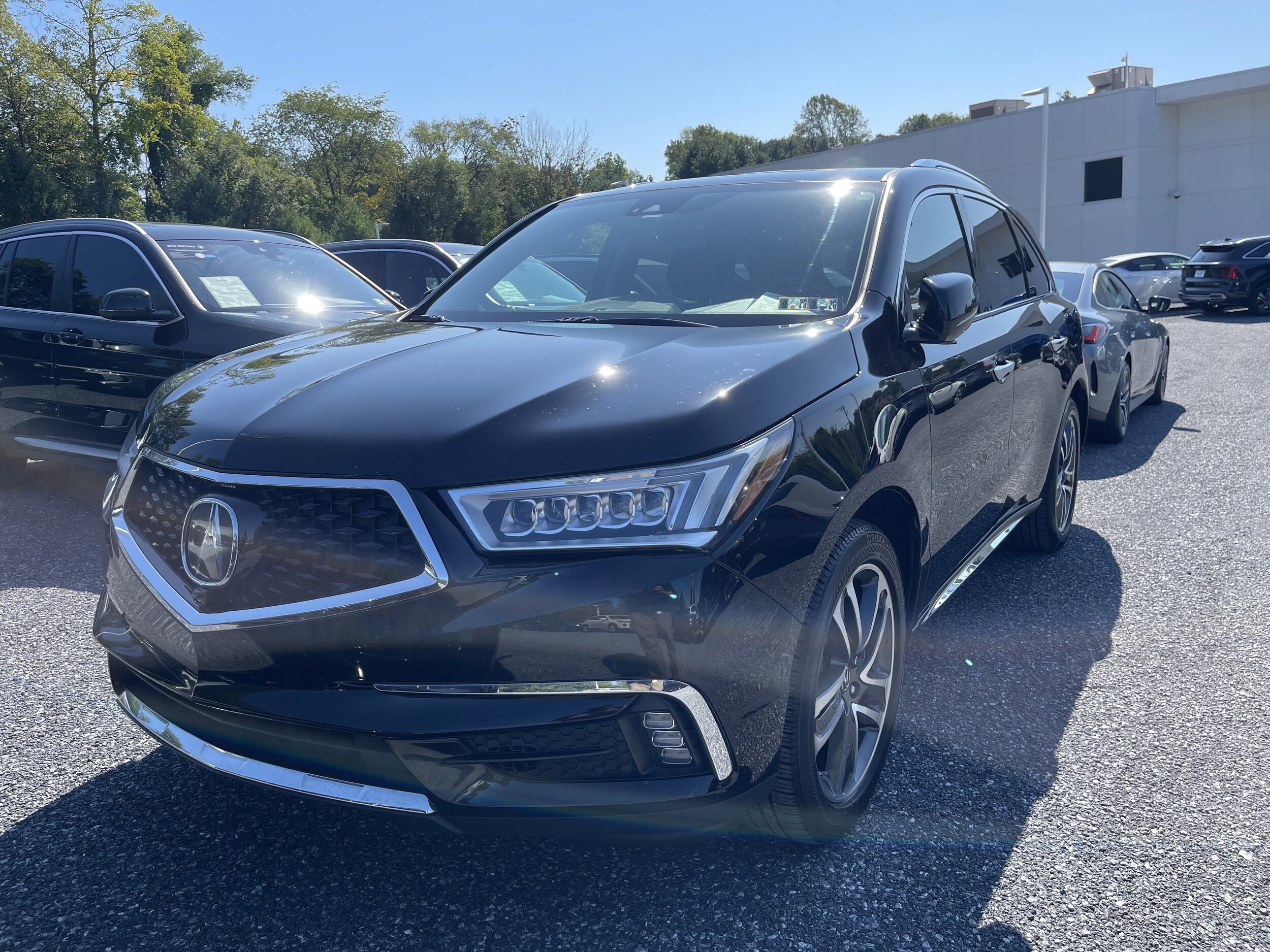 2017 Acura MDX SH-AWD Advance photo 2