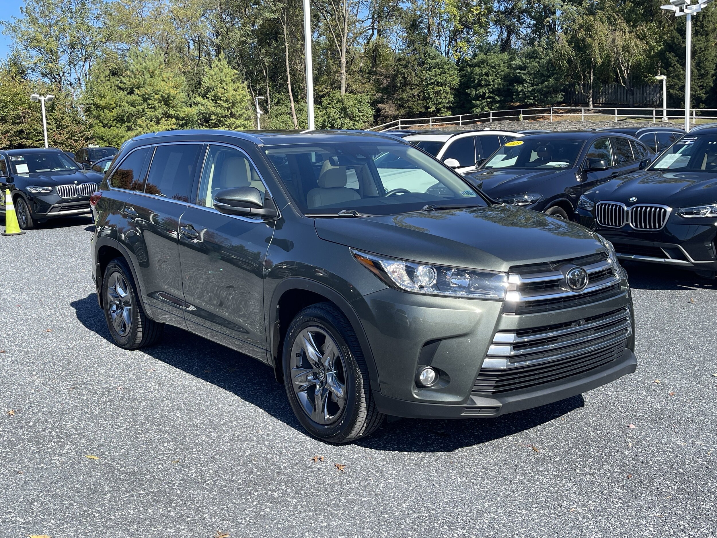 2017 Toyota Highlander Limited photo 3