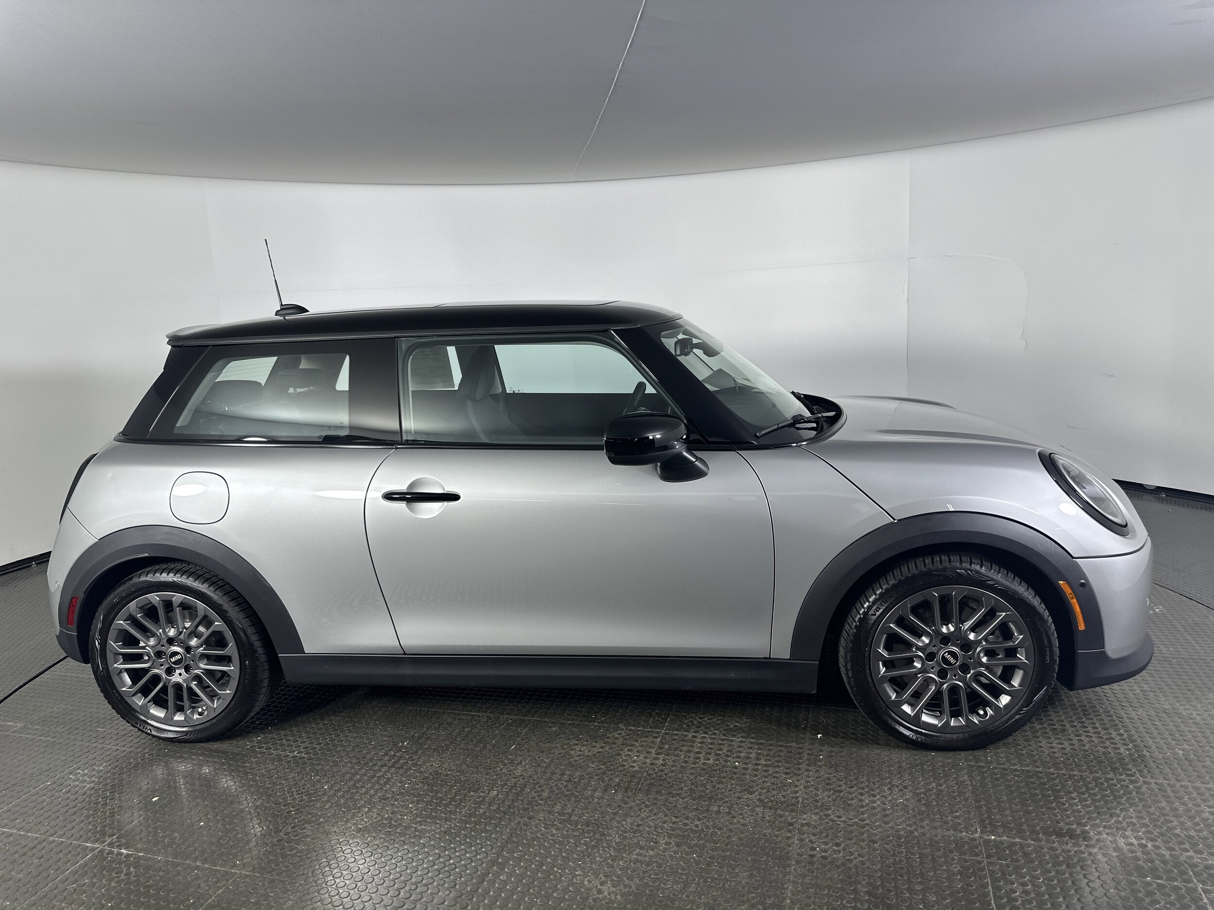 2025 Mini Cooper 2 Door Signature photo 4