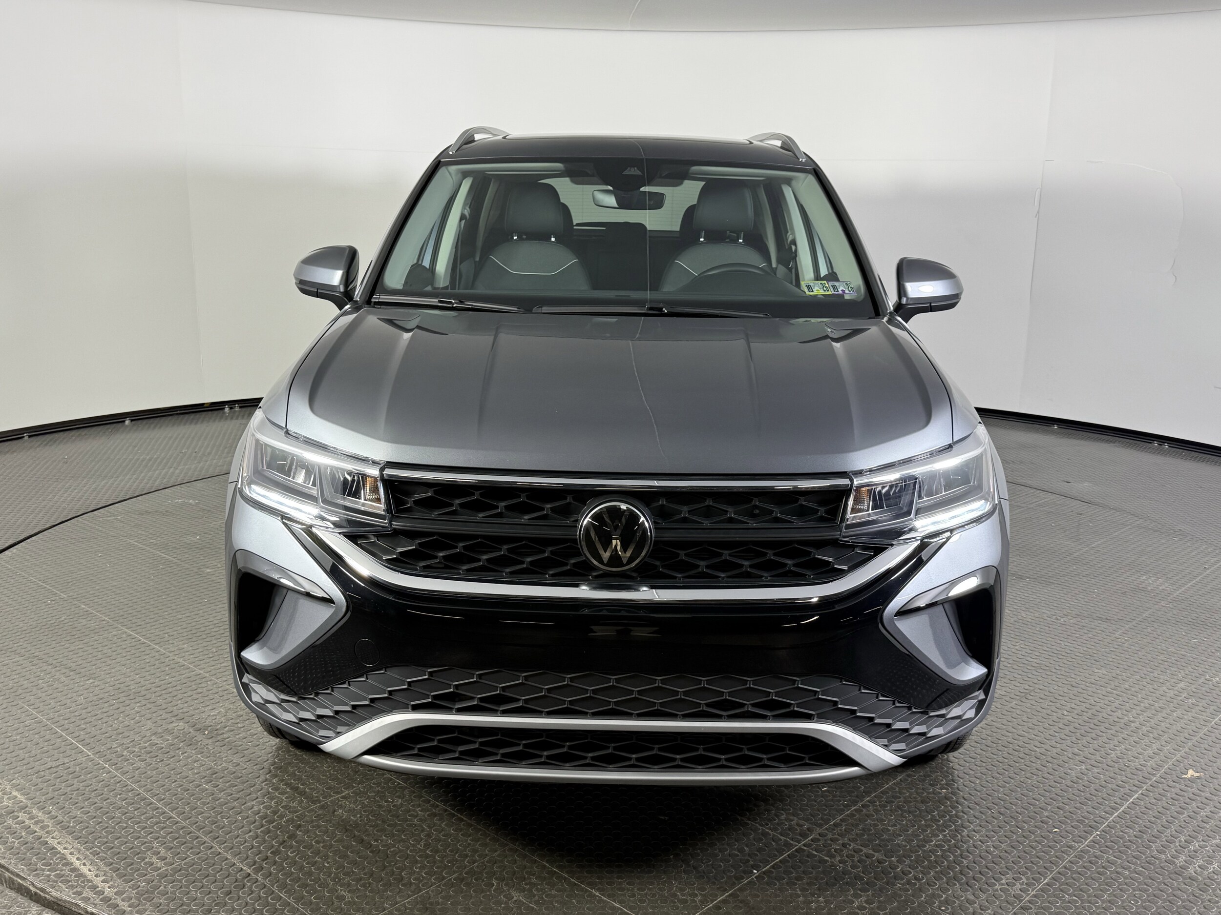 2024 Volkswagen Taos SE photo 2