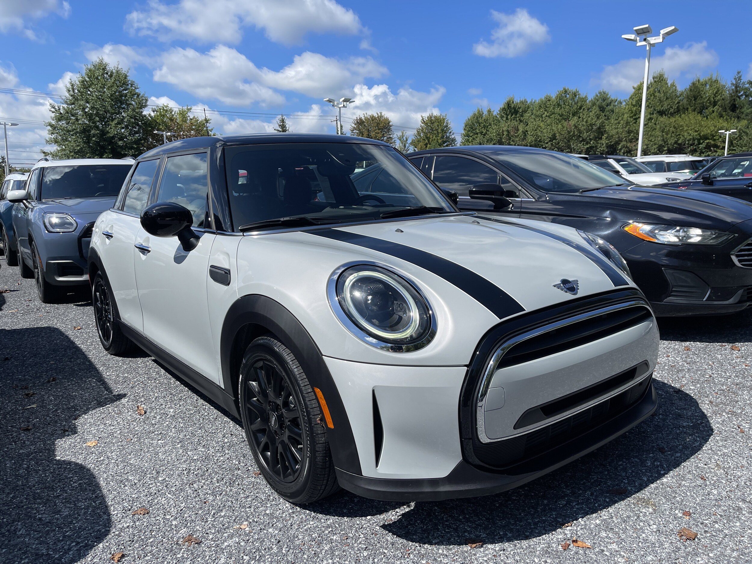 2022 Mini Cooper Hardtop 4 Door Signature photo 3