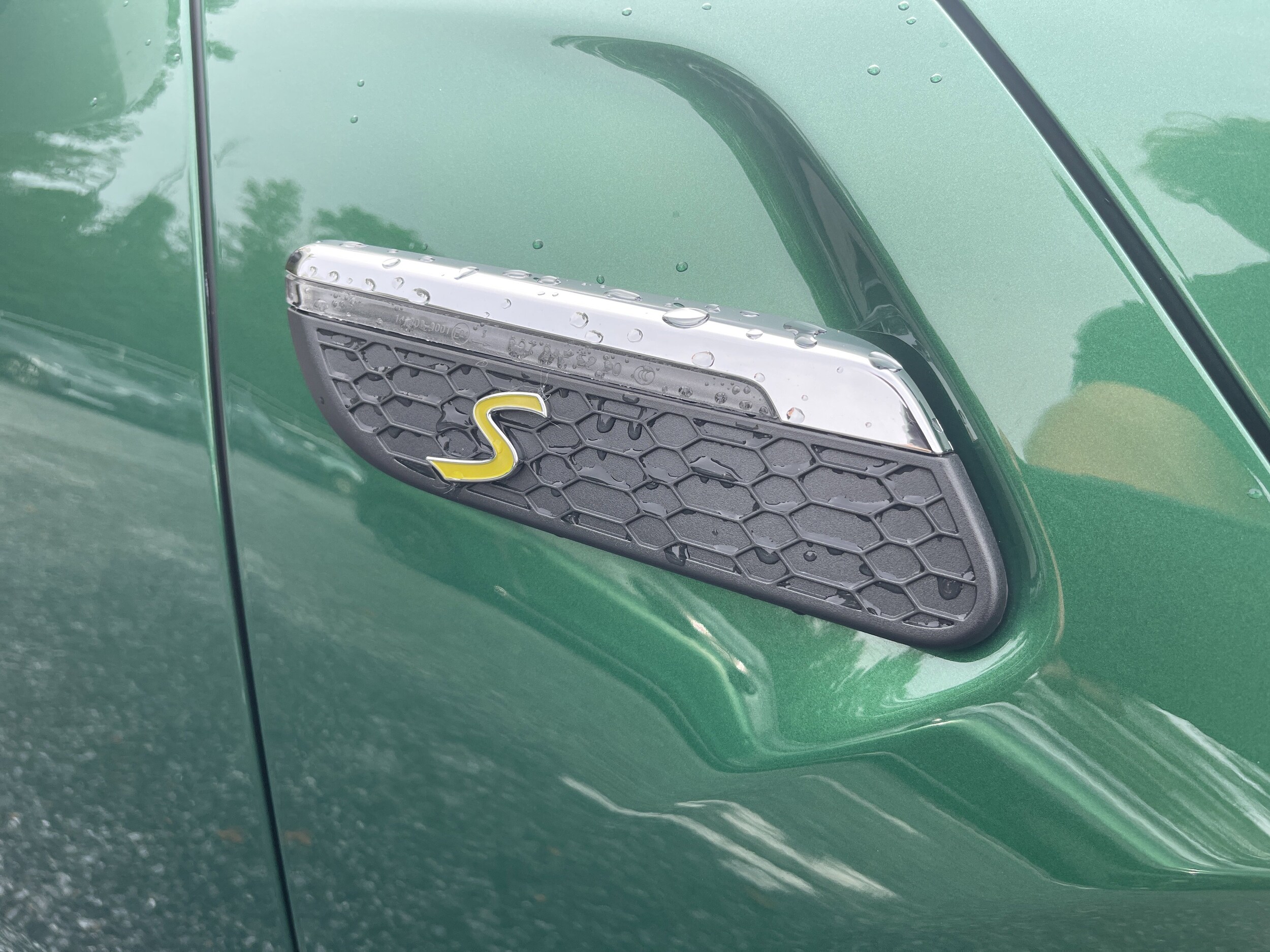2024 Mini Cooper Hardtop SE photo 2