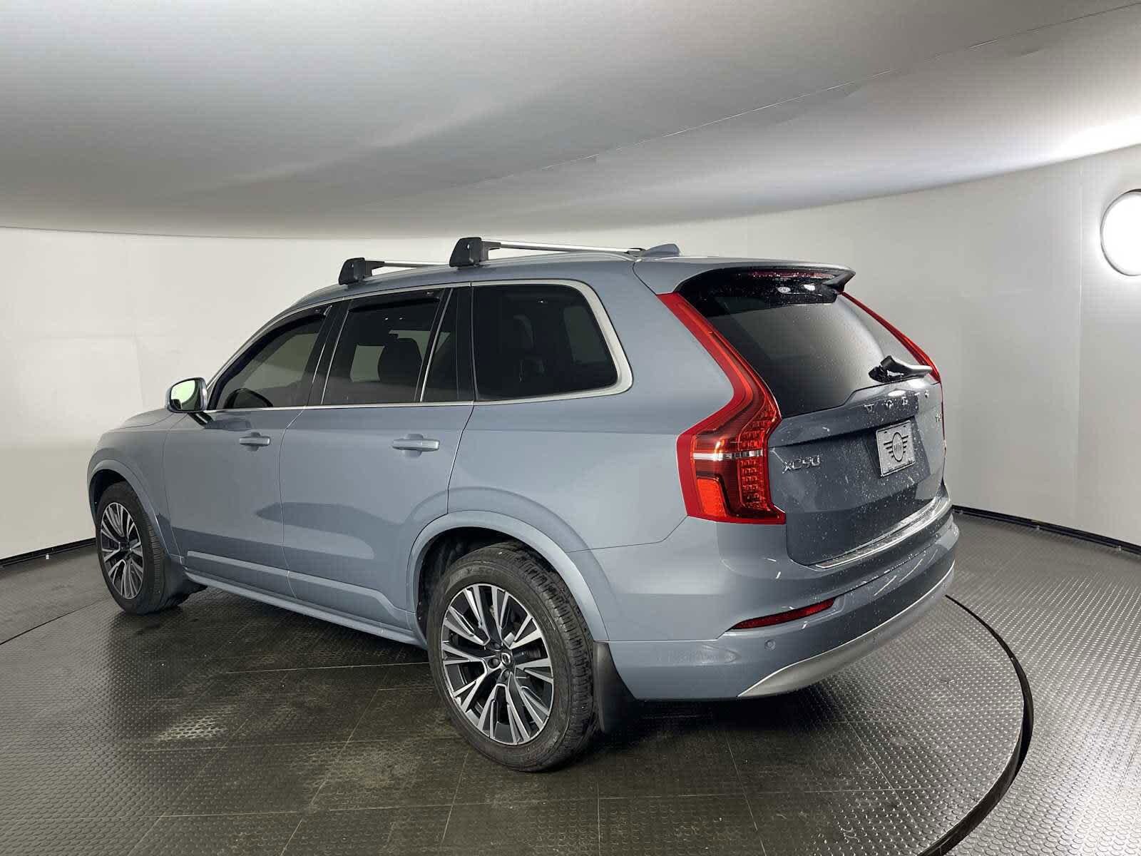 2022 Volvo XC90 T6 AWD Momentum photo 4