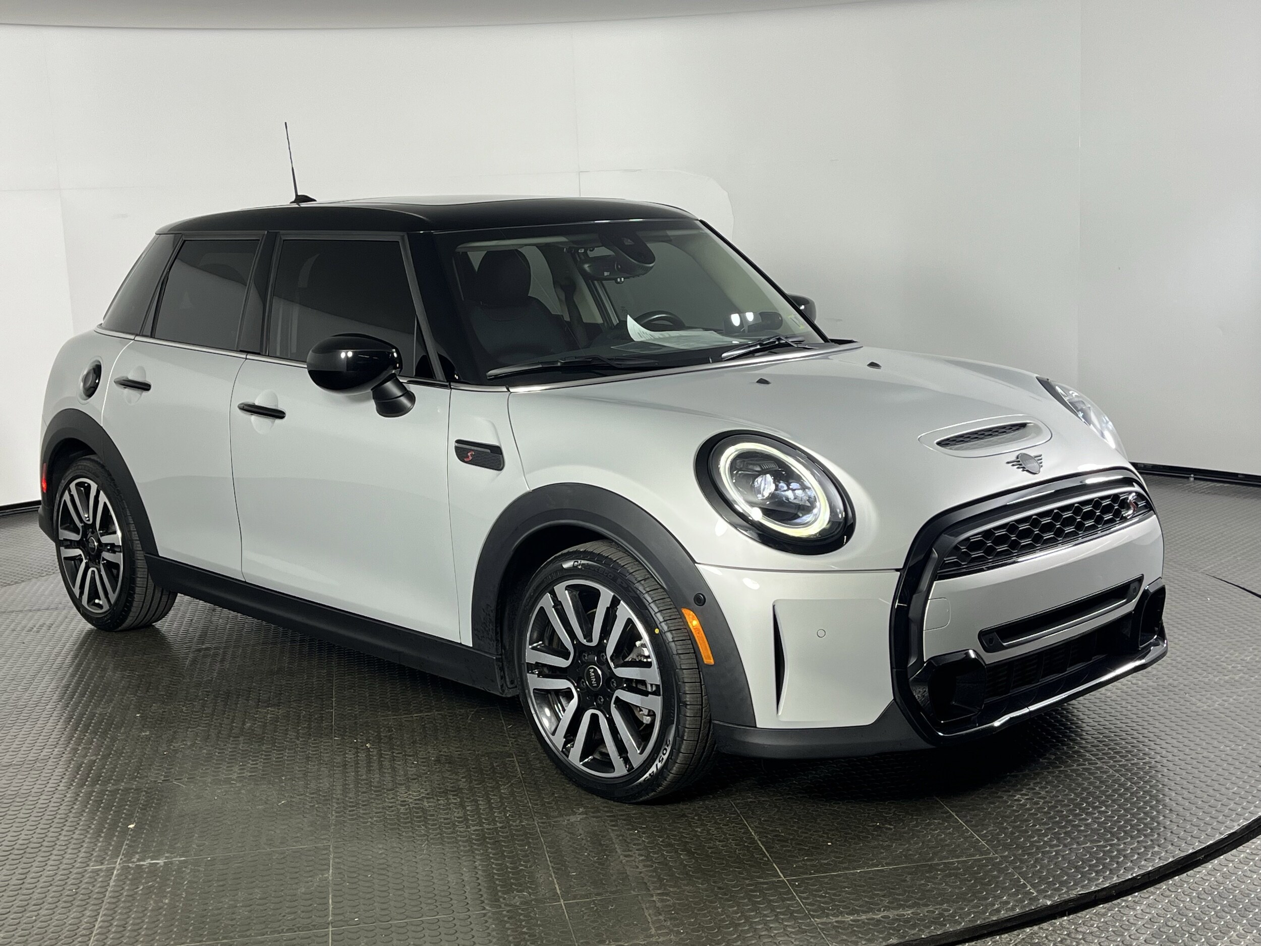 2022 Mini Cooper Hardtop S photo 2