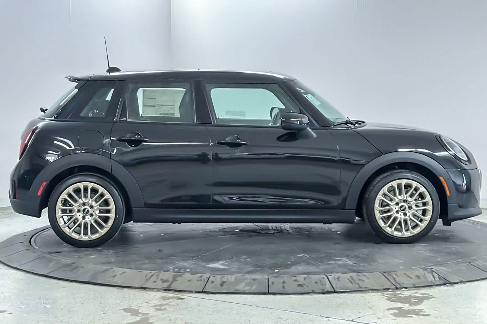 Thumbnail: 2026 MINI Cooper Hardtop - 8