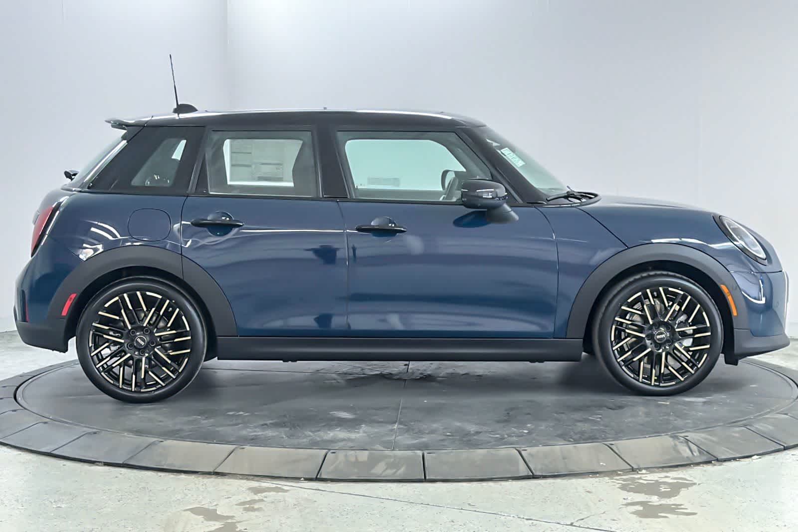 Thumbnail: 2026 MINI Cooper Hardtop - 8