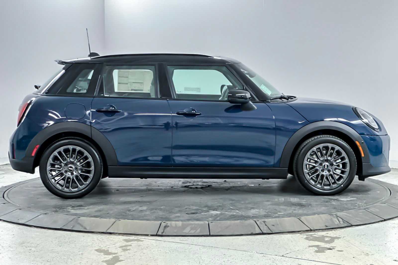 Thumbnail: 2026 MINI Cooper Hardtop - 8