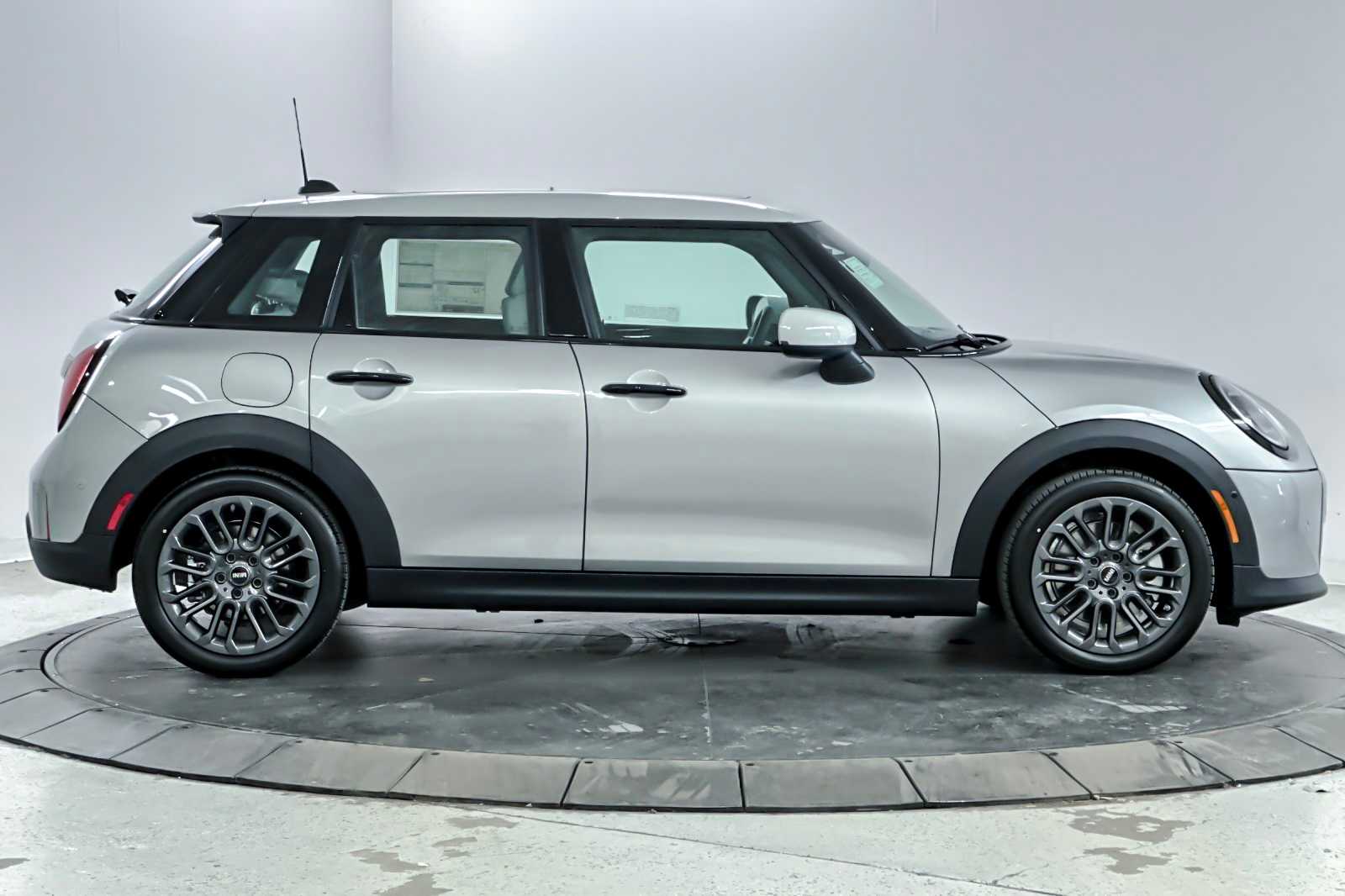 Thumbnail: 2026 MINI Cooper Hardtop - 8