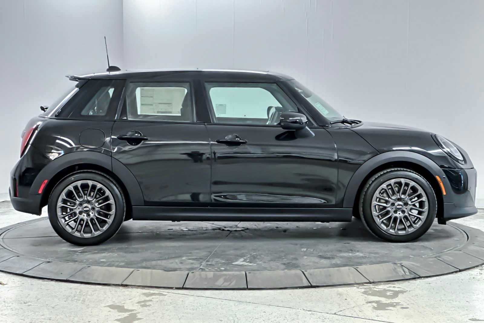 Thumbnail: 2026 MINI Cooper Hardtop - 8