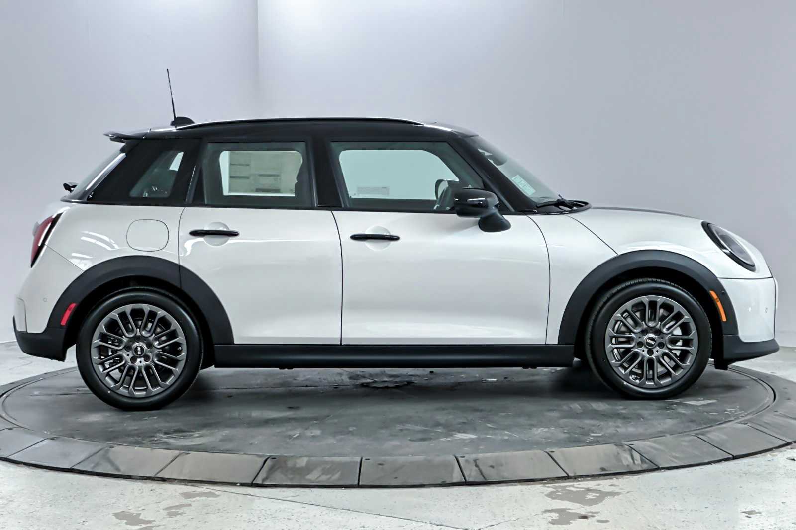 Thumbnail: 2026 MINI Cooper Hardtop - 8