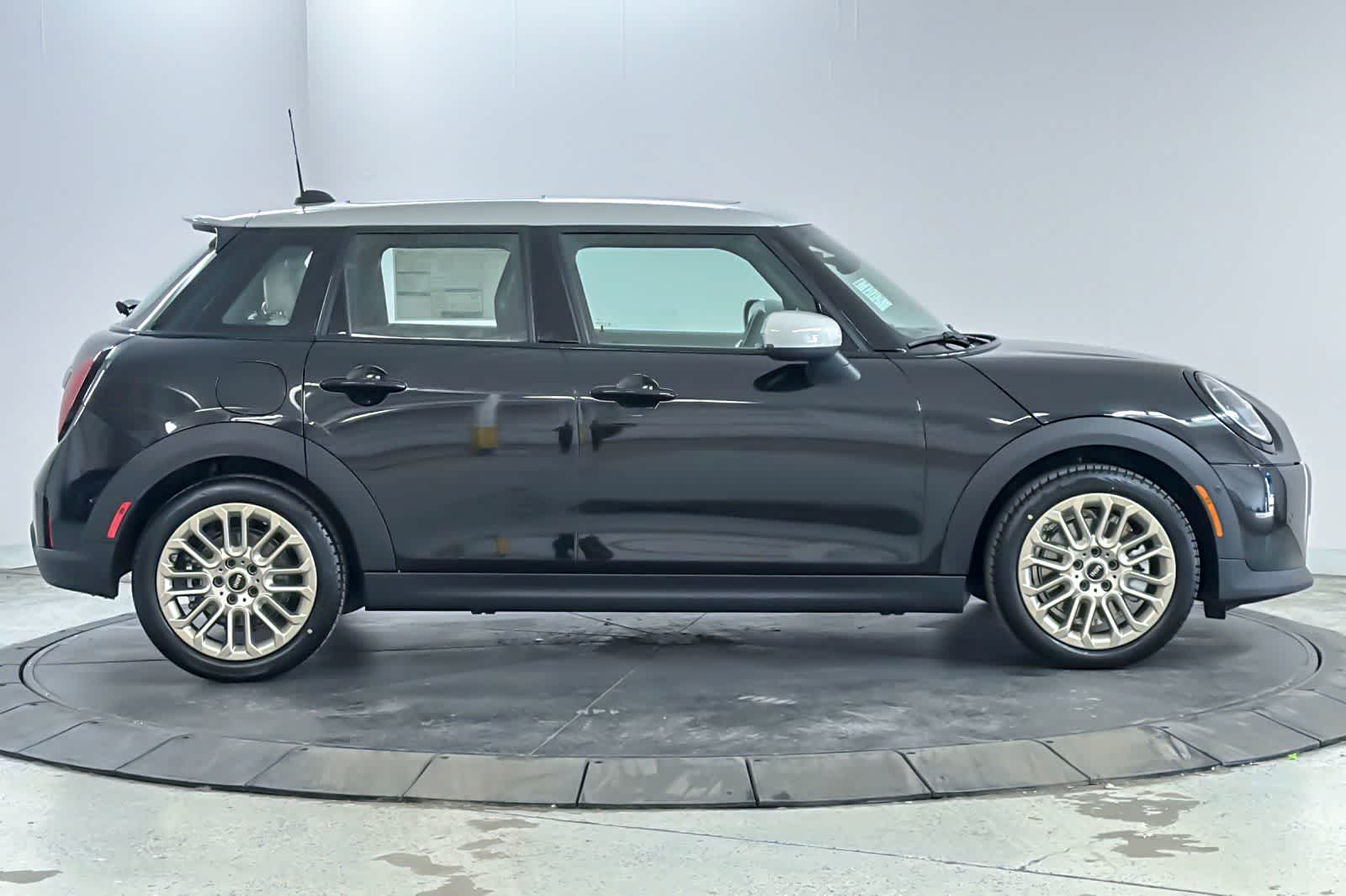 Thumbnail: 2026 MINI Cooper Hardtop - 8