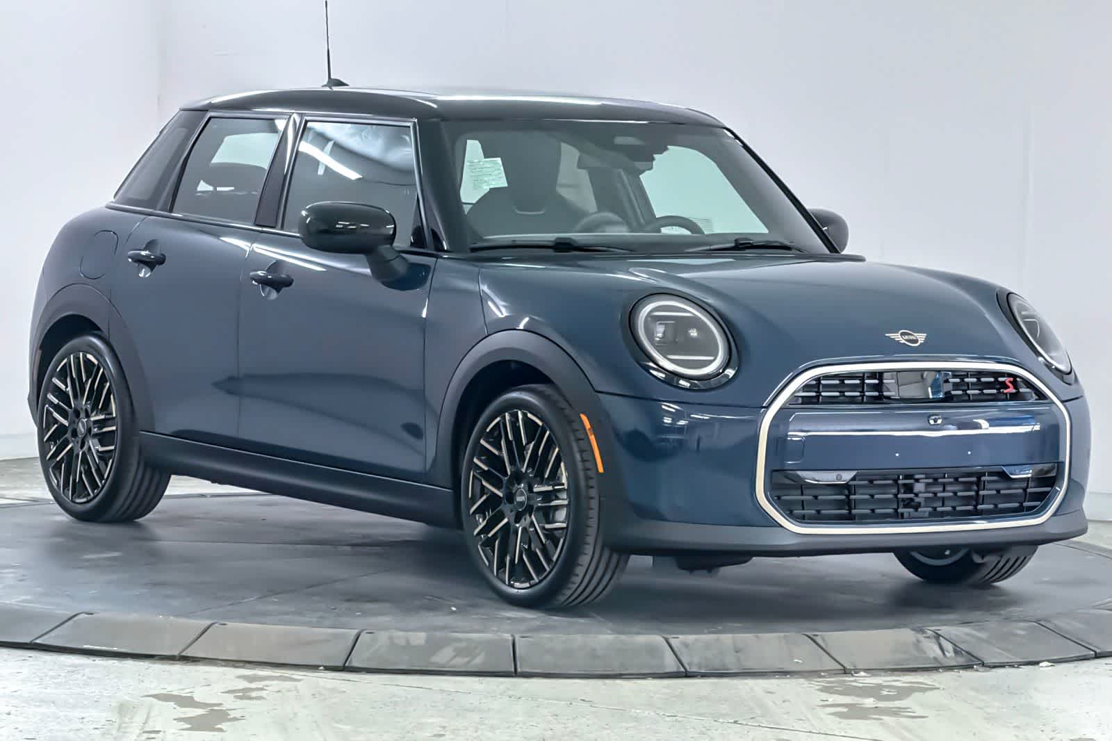 Thumbnail: 2026 MINI Cooper Hardtop - 9