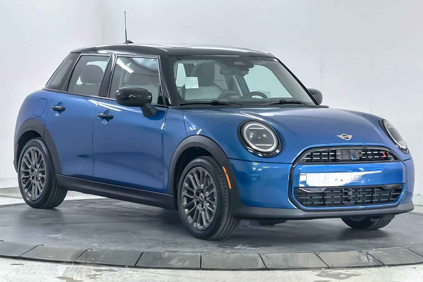 Thumbnail: 2026 MINI Cooper Hardtop - 9