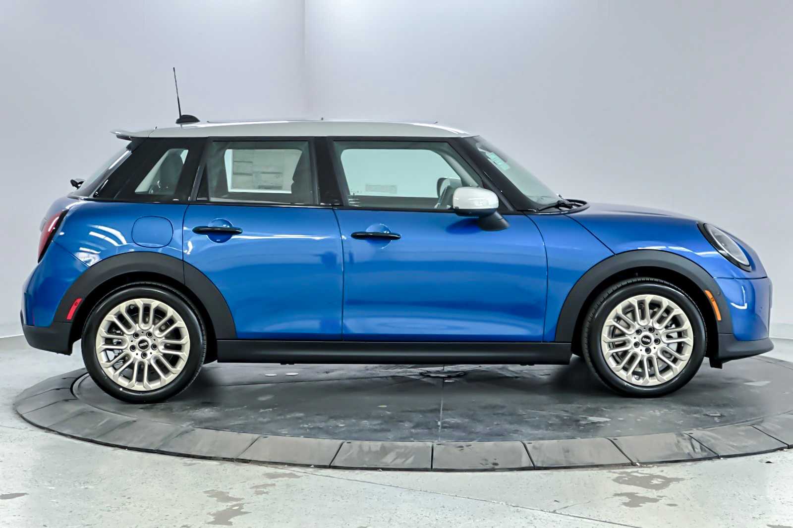 Thumbnail: 2026 MINI Cooper Hardtop - 8