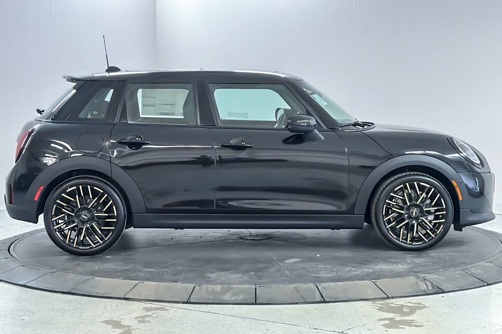 Thumbnail: 2026 MINI Cooper Hardtop - 8