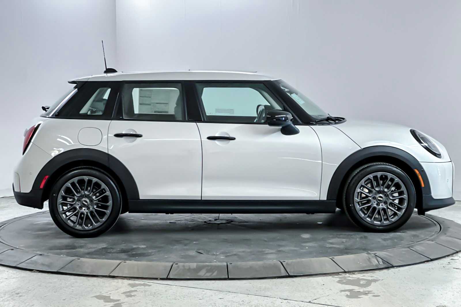 Thumbnail: 2026 MINI Cooper Hardtop - 8