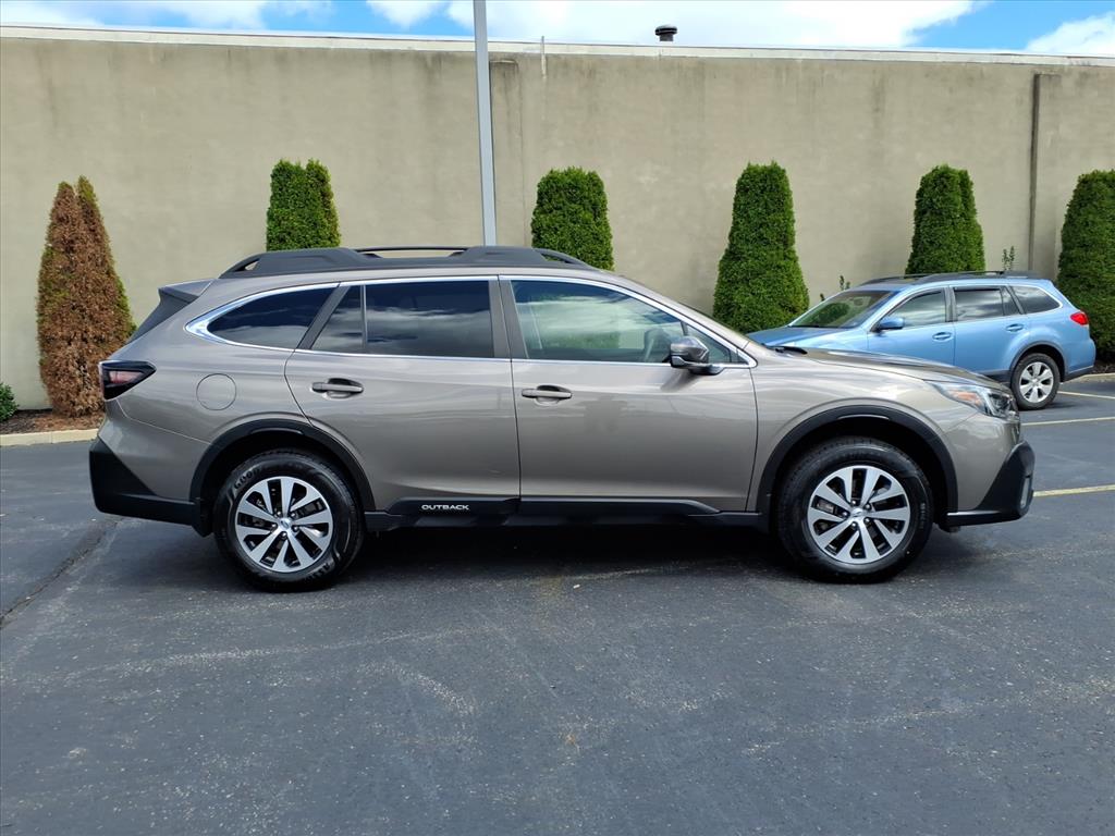 2022 Subaru Outback Premium photo 2