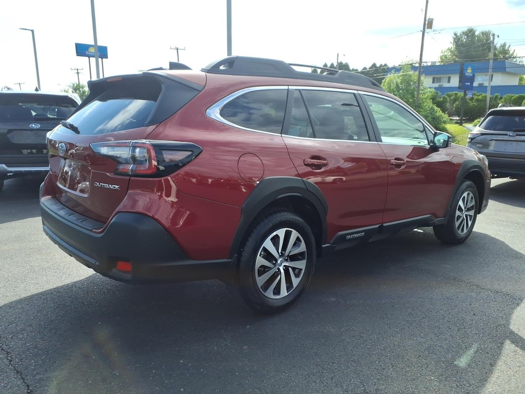 Used 2025 Subaru Outback Premium SUV