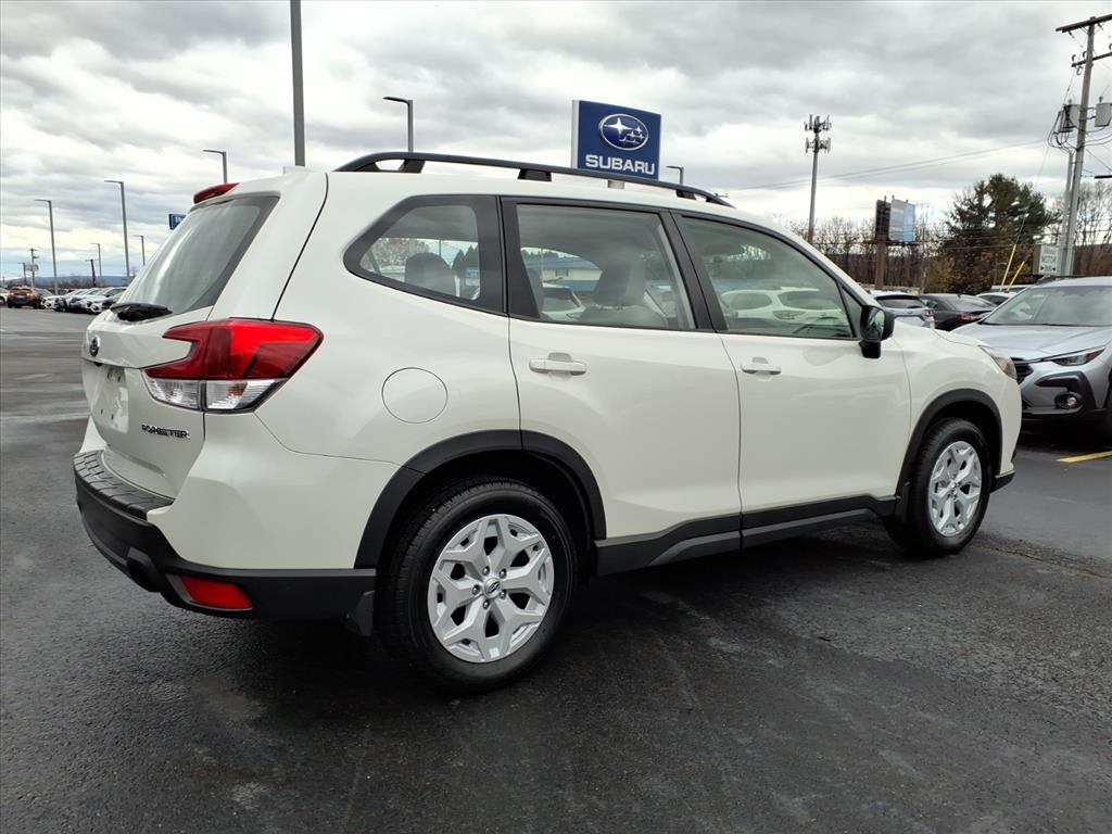 2022 Subaru Forester Base photo 2