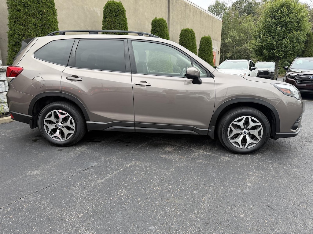 Used 2024 Subaru Forester Premium SUV