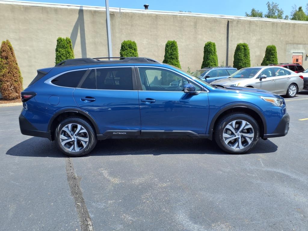 2022 Subaru Outback Limited photo 2