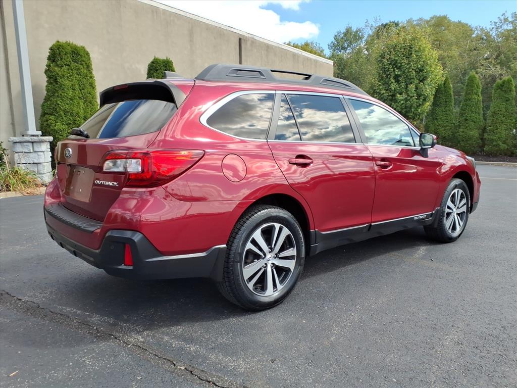2018 Subaru Outback 2.5i Limited photo 2