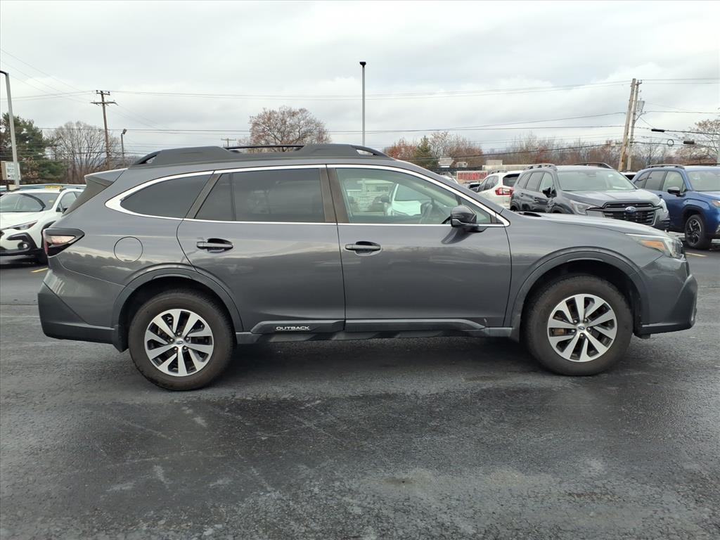 2022 Subaru Outback Premium photo 2