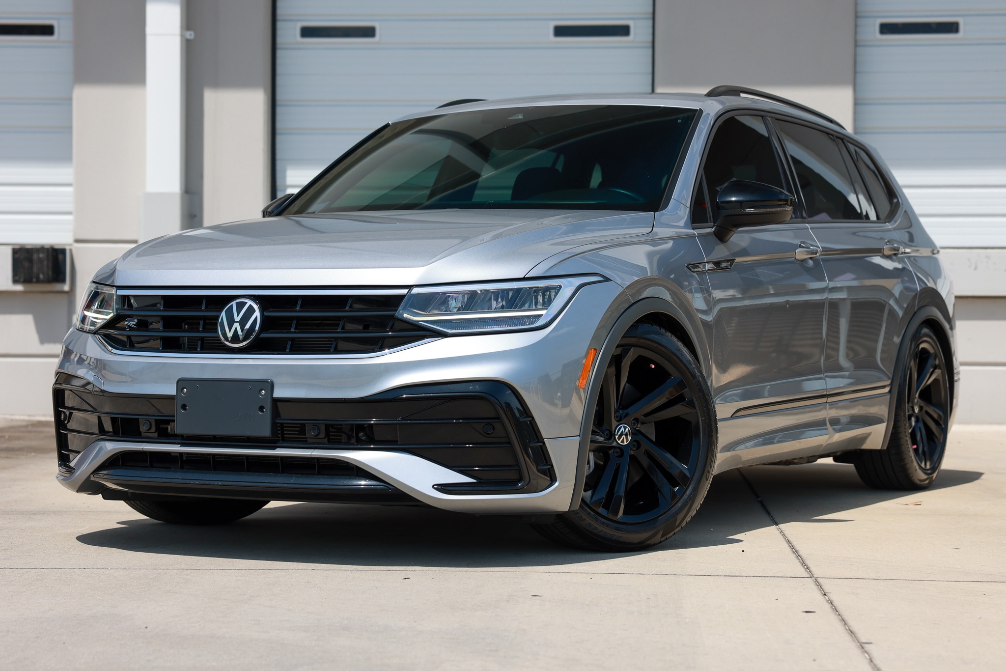 2023 Volkswagen Tiguan SE R-LINE BLACK