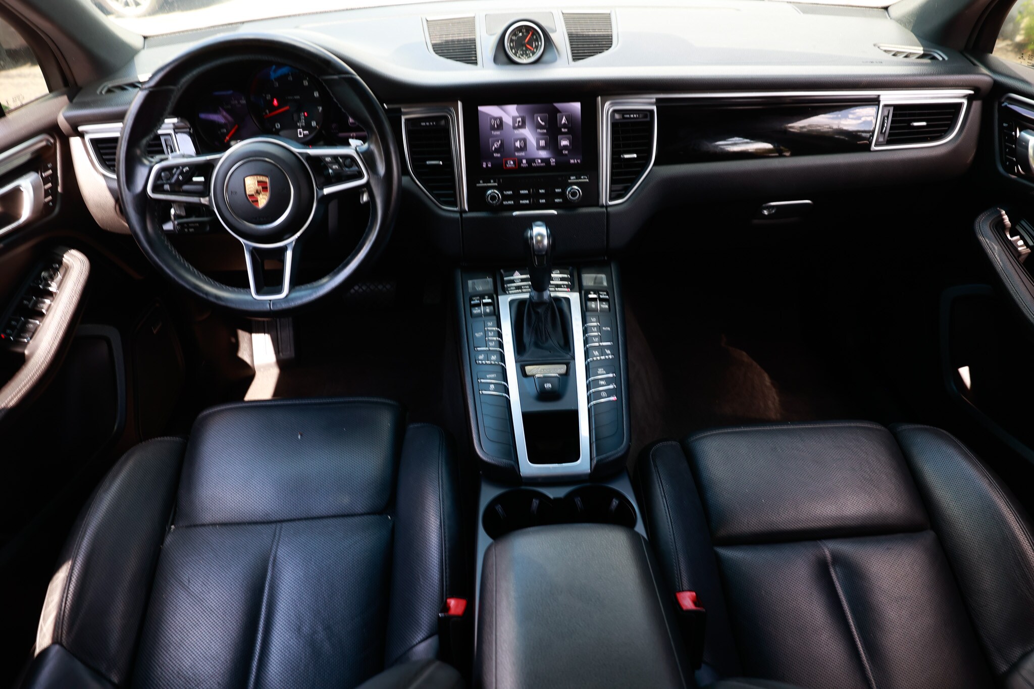 2018 Porsche Macan photo 2