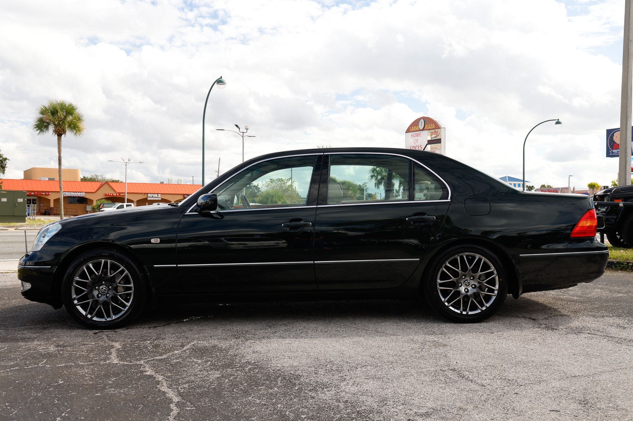 2000 Toyota Celsior JDM car for sale — photo 8 of 25