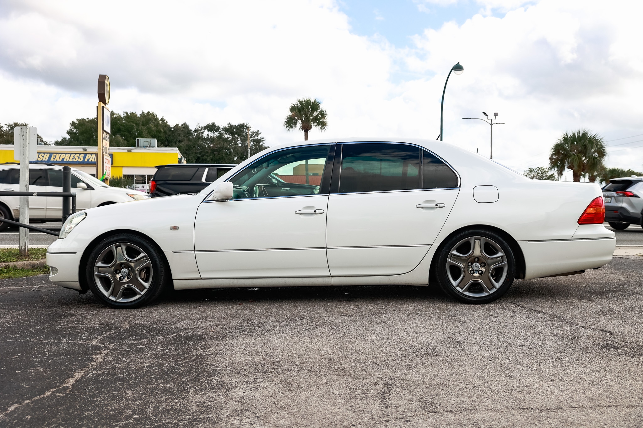 2000 Toyota Celsior JDM car for sale — photo 5 of 25