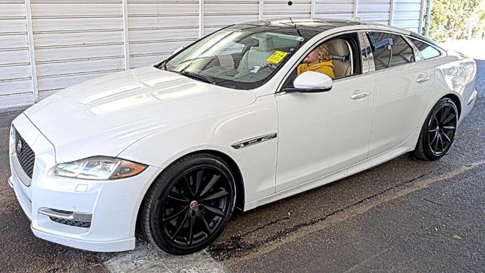 2016 Jaguar XJ R-Sport's photo